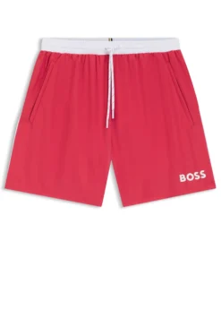 Badeshorts mit kontrastfarbenem Logo und Paspelierung