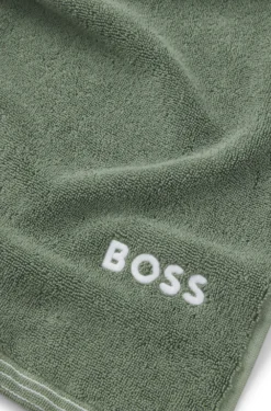Badetuch aus Baumwolle mit kontrastfarbener Logo-Stickerei