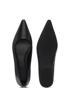 Ballerinas aus Leder mit spitzer Kappe