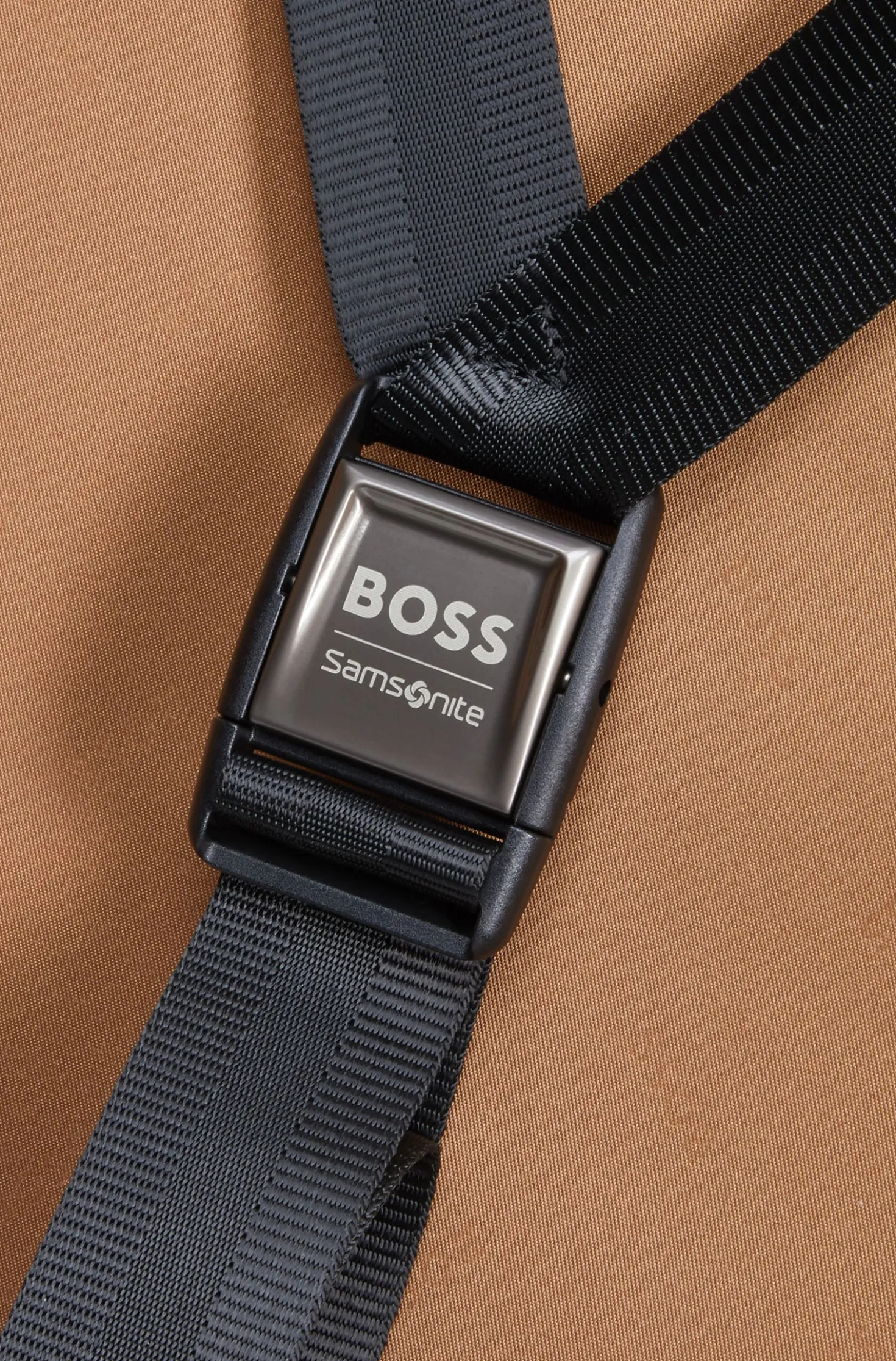BOSS | Samsonite Koffer aus eloxiertem Aluminium mit 106 Liter Fassungsvermögen