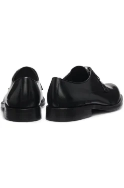 Derbys aus Brush-off-Leder mit Logo-Prägung