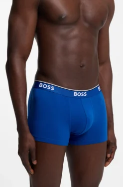Eng anliegende Boxershorts aus Stretch-Baumwolle mit kurzem Bein und fortlaufenden Logos