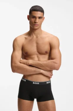 Eng anliegende Boxershorts aus Stretch-Baumwolle mit kurzem Bein und fortlaufenden Logos
