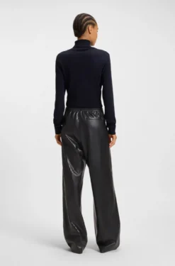 Gestreifte Relaxed-Fit Hose aus Kunstleder mit weitem Beinverlauf