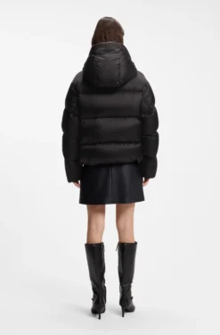 Glänzende Daunensteppjacke mit Statement-Zipper