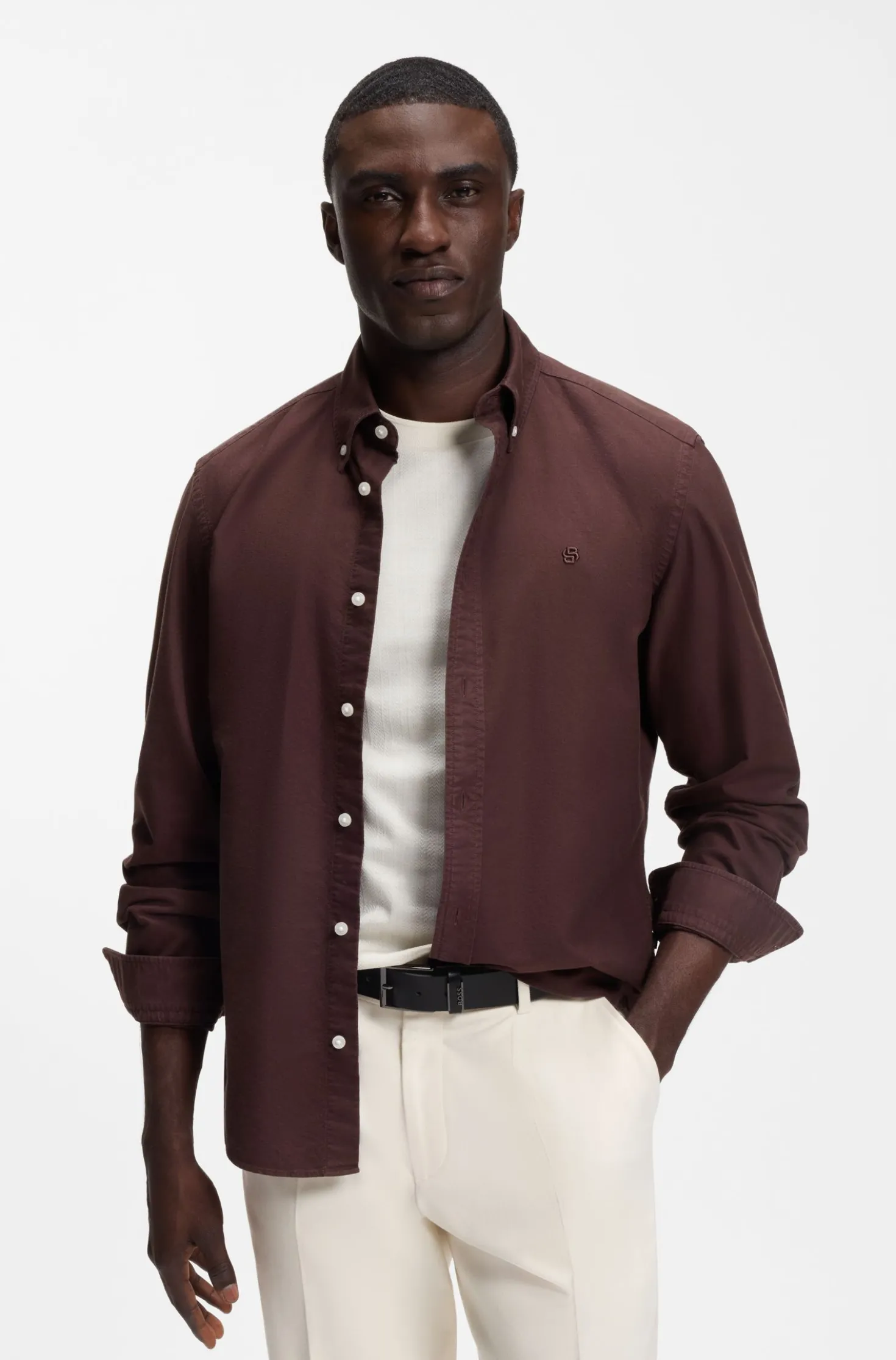 Gürtel aus italienischem Leder mit gebürsteten Metalldetails