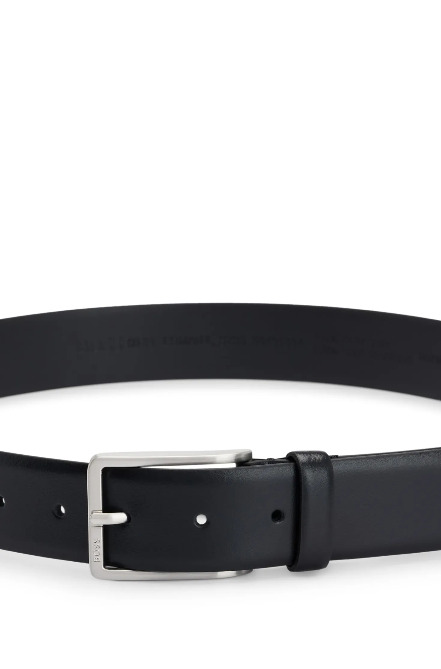 Gürtel aus italienischem Leder mit Metalldetails in gebürsteter Silber-Optik
