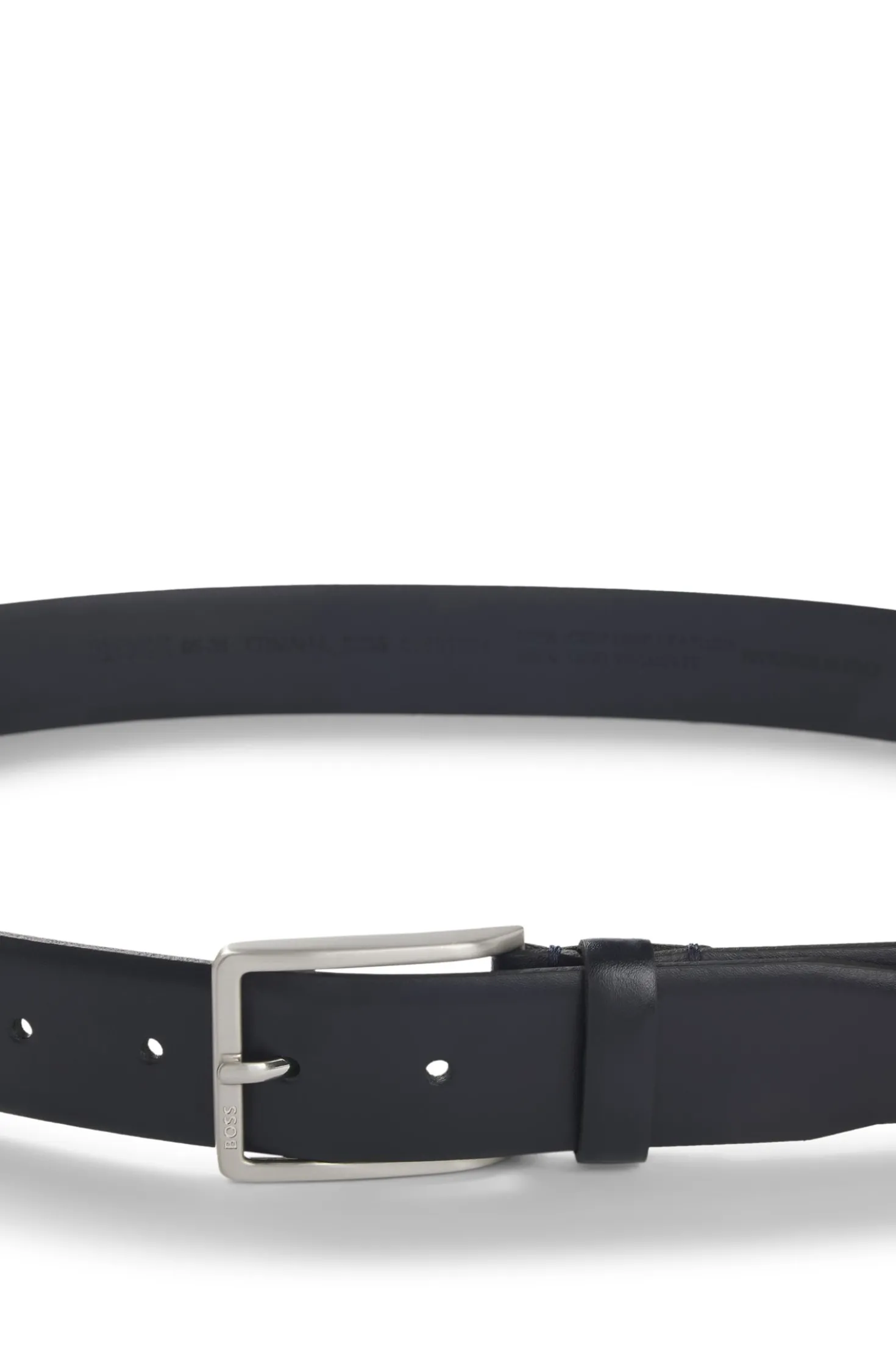 Gürtel aus italienischem Leder mit Metalldetails in gebürsteter Silber-Optik