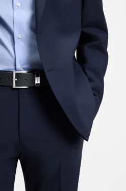 Gürtel aus italienischem Leder mit Logo-Schlaufe und Details aus gebürstetem Metall