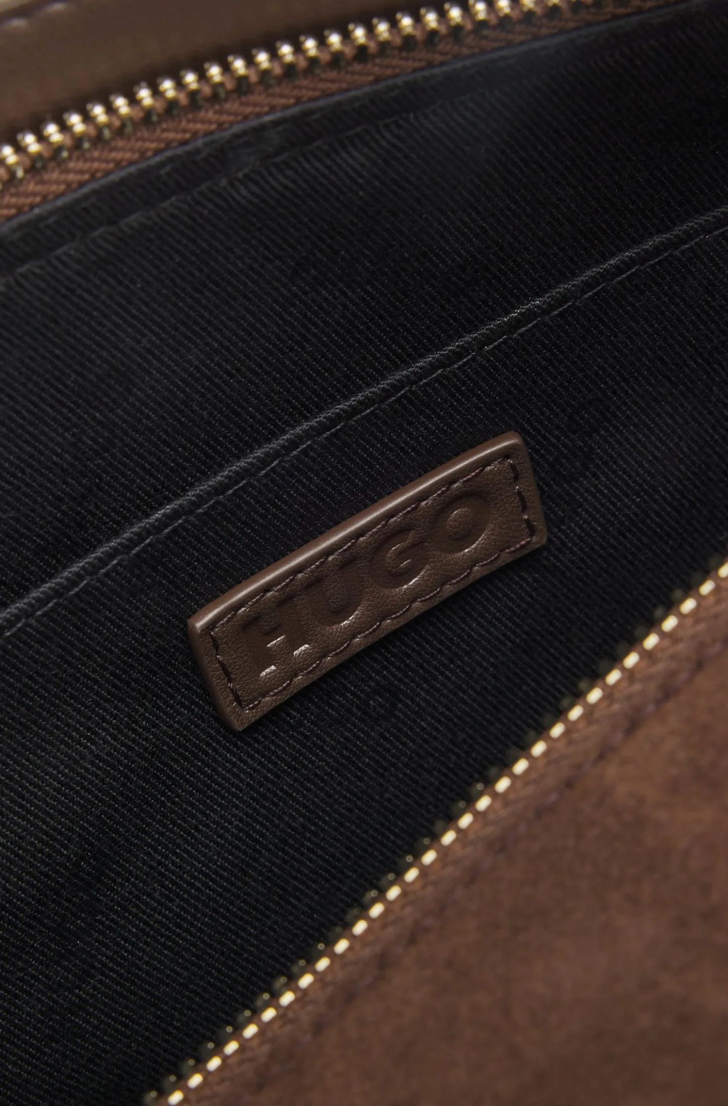 Handtasche aus Veloursleder-Imitat mit metallenem Stack-Logo