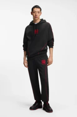 HUGO x RB Jogginghose aus Stretch-Baumwolle mit Stier-Motiv