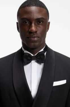 In Italien gefertigtes Einstecktuch aus bügelleichter Baumwolle