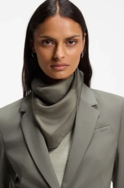 In Italien gefertigtes Tuch aus bedrucktem Seiden-Twill