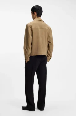 Jacke aus Veloursleder mit abgestepptem Detail an der Brusttasche