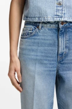 Jeans aus blauem Stretch-Denim mit weitem Beinverlauf