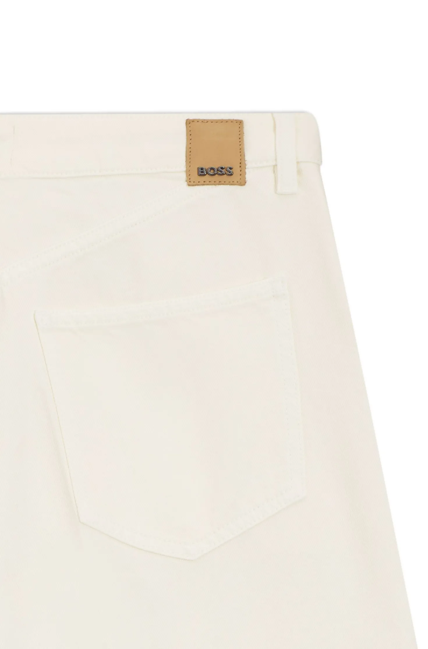 Jeans aus cremefarbenem Denim mit weitem Beinverlauf und Bügelfalte auf der Vorderseite