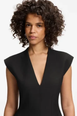 Kleid mit Cap-Ärmeln und Plissee-Details
