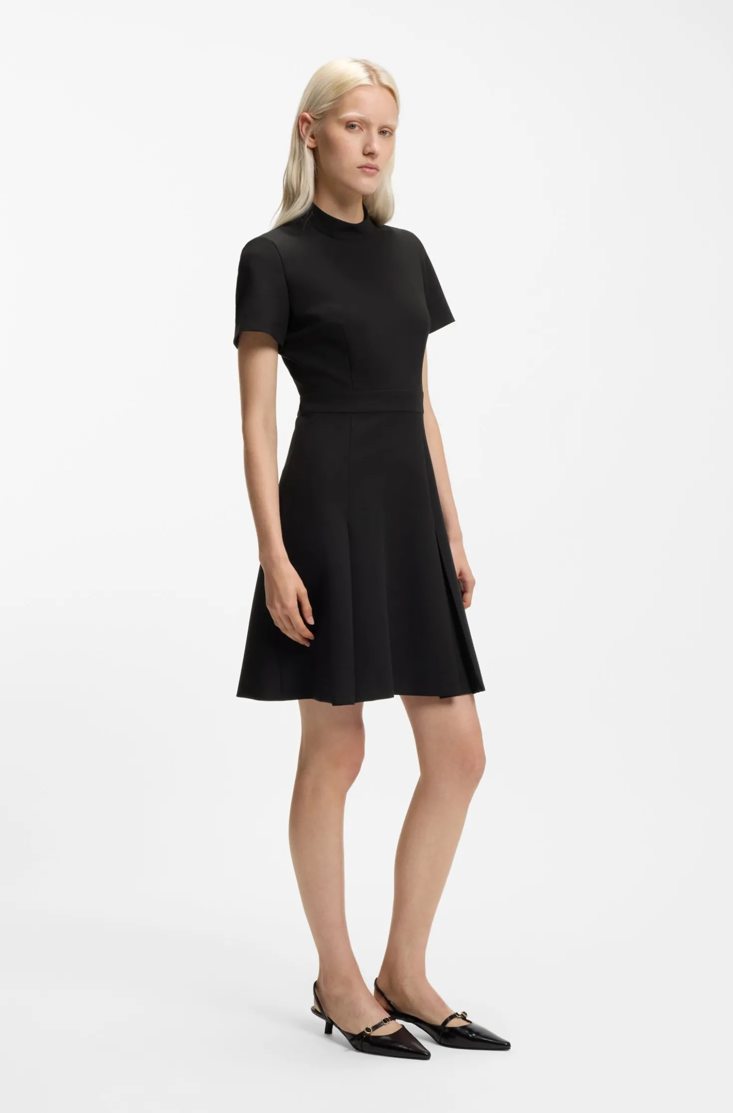 Kleid mit Kellerfalte und Stehkragen
