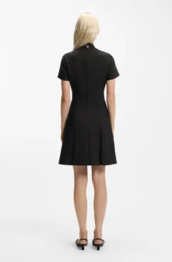 Kleid mit Kellerfalte und Stehkragen