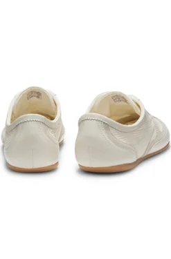 Lowtop Sneakers aus Leder und Veloursleder