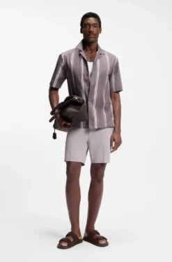 Modern-Fit Shorts aus Stretch-Baumwolle