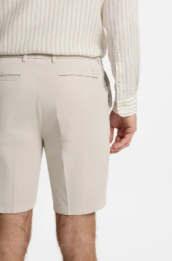 Modern-Fit Shorts aus Stretch-Baumwolle