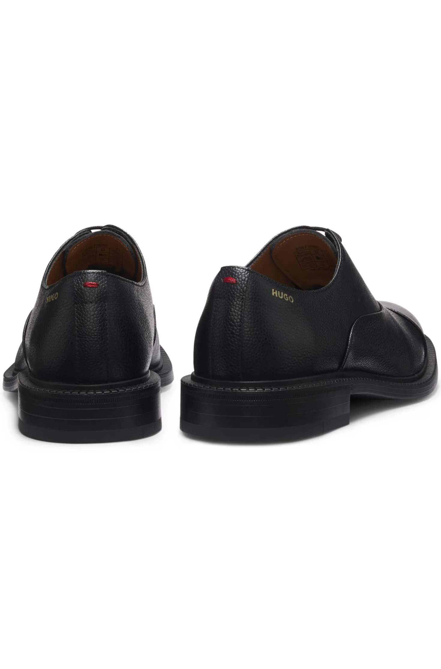 Oxford-Schuhe aus genarbtem Leder mit Zehenkappe
