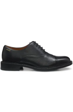 Oxford-Schuhe aus genarbtem Leder mit Zehenkappe