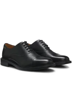 Oxford-Schuhe aus genarbtem Leder mit Zehenkappe