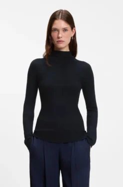 Pullover aus gerippter Merinowolle mit Stehkragen