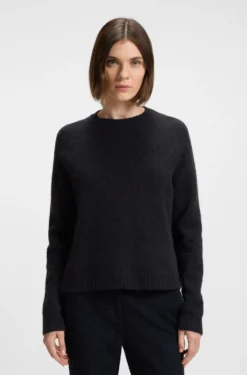 Pullover aus Stretch-Garnen mit Rundhalsausschnitt