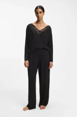 Pyjama-Hose mit spitzenbesetzten Taschen