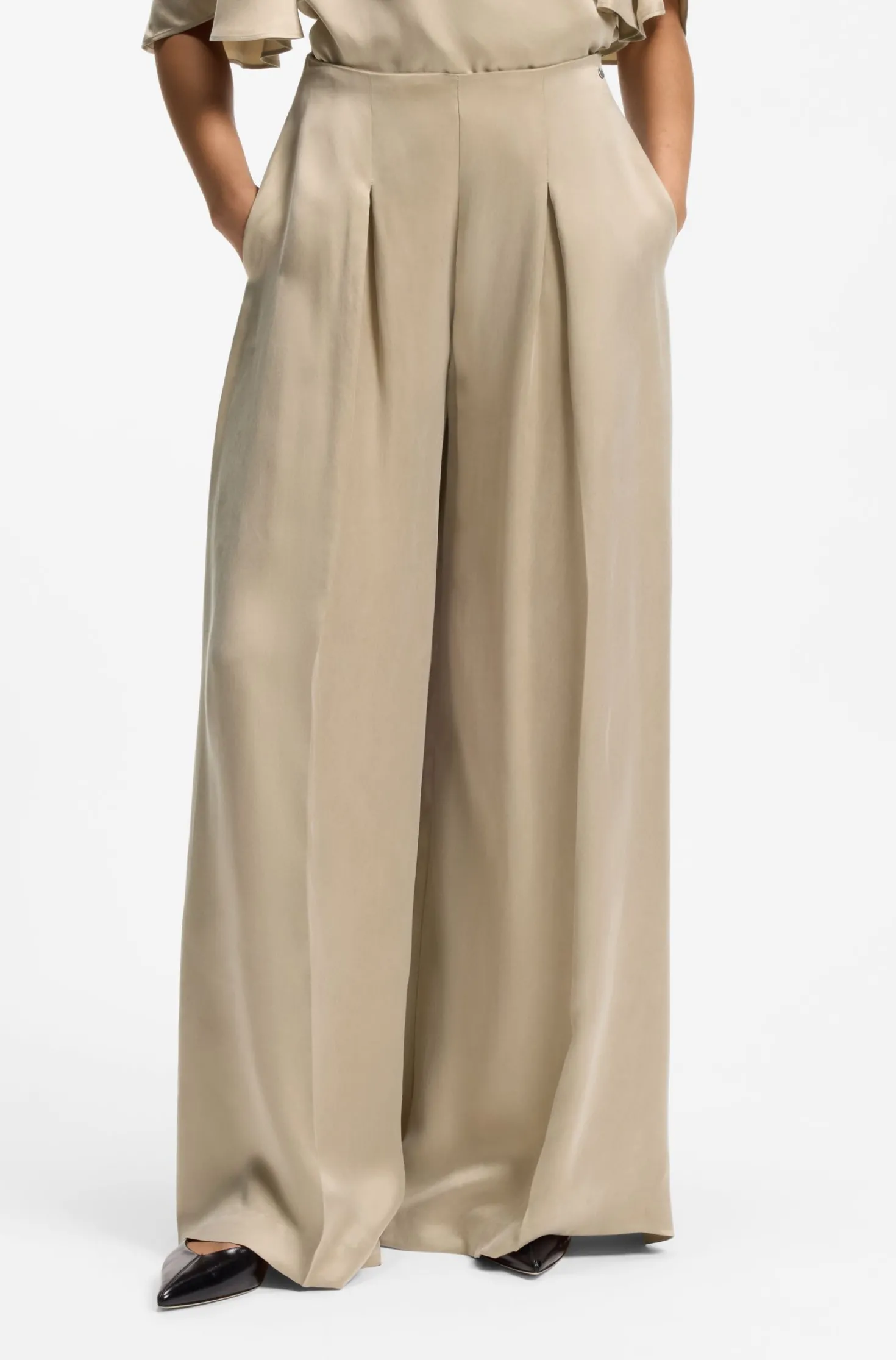Regular-Fit Hose mit Kellerfalten und weitem Bein