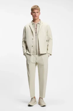 Regular-Fit Jacke aus wasserabweisendem Stretch-Gewebe