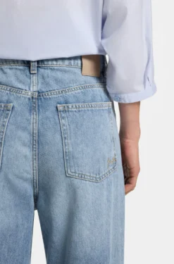 Regular-Fit Jeans mit weitem Bein aus hellblauem Denim