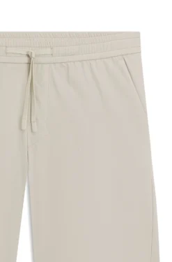Regular-Fit Shorts aus wasserabweisendem und schnelltrocknendem Twill