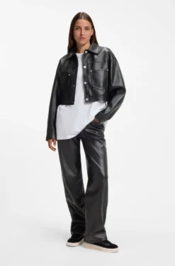 Relaxed-Fit Hose aus Kunstleder mit aufgesetzten Taschen