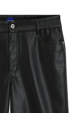 Relaxed-Fit Hose aus Kunstleder mit aufgesetzten Taschen