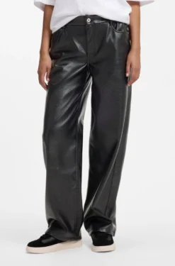Relaxed-Fit Hose aus Kunstleder mit aufgesetzten Taschen