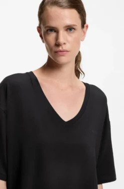 Relaxed-Fit T-Shirt aus Stretch-Jersey mit V-Ausschnitt