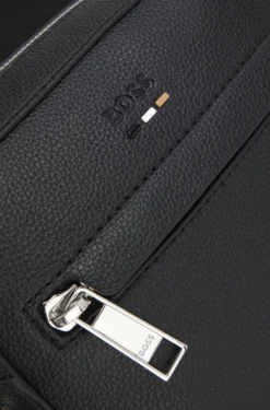 Reporter-Tasche aus genarbtem Kunstleder mit Signature-Stripe-Details