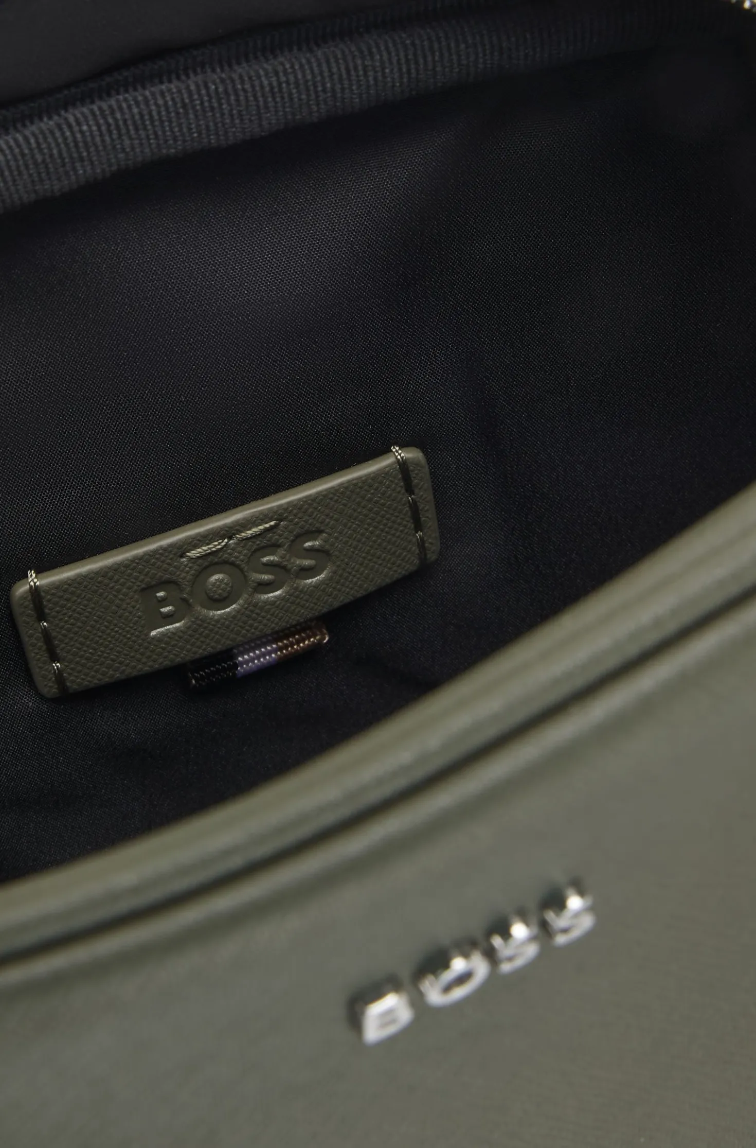 Reporter-Tasche mit silberfarbenem Logo-Schriftzug