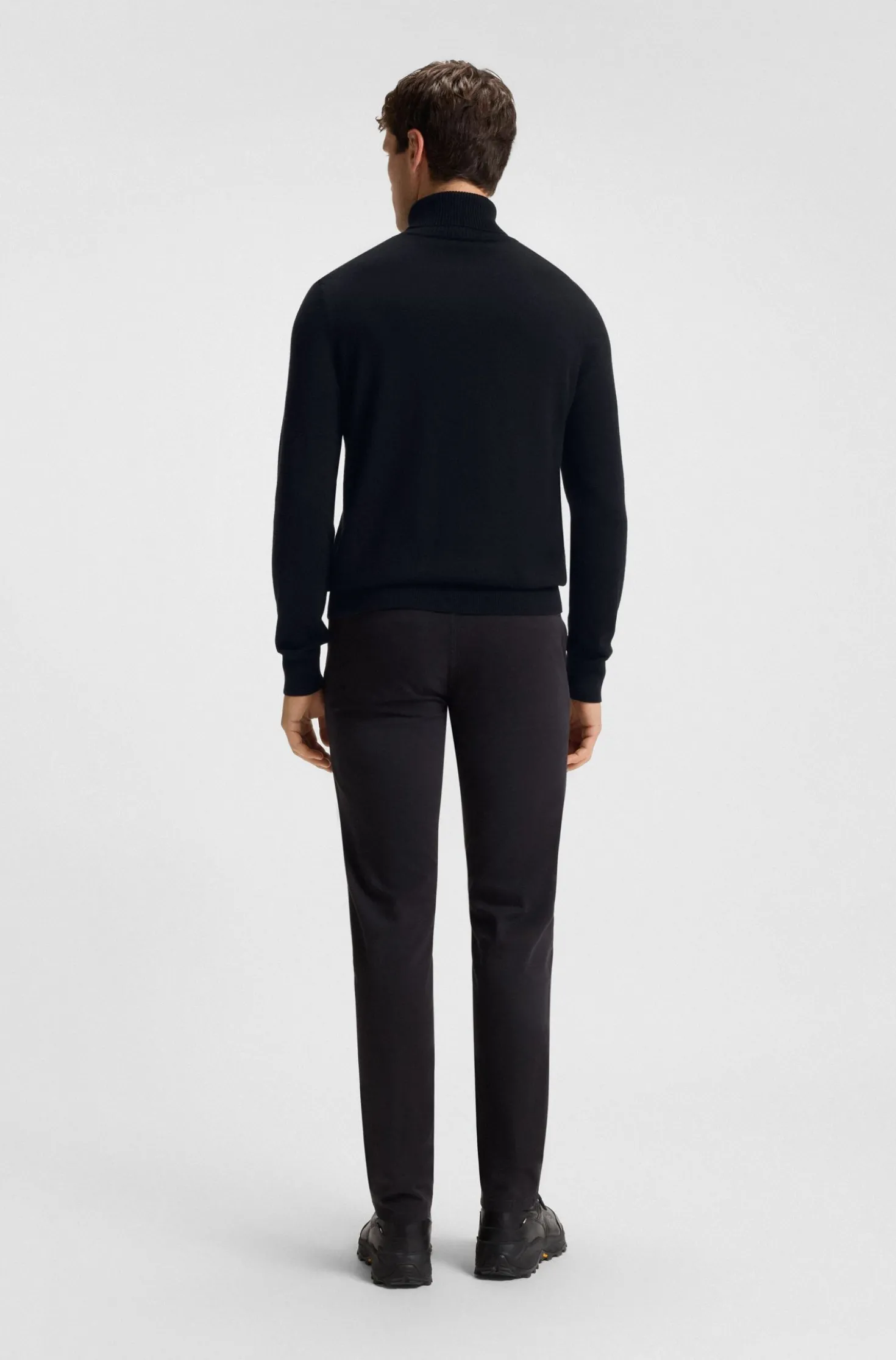 Rollkragenpullover aus Baumwoll-Mix mit Kaschmir und Logo-Aufnäher