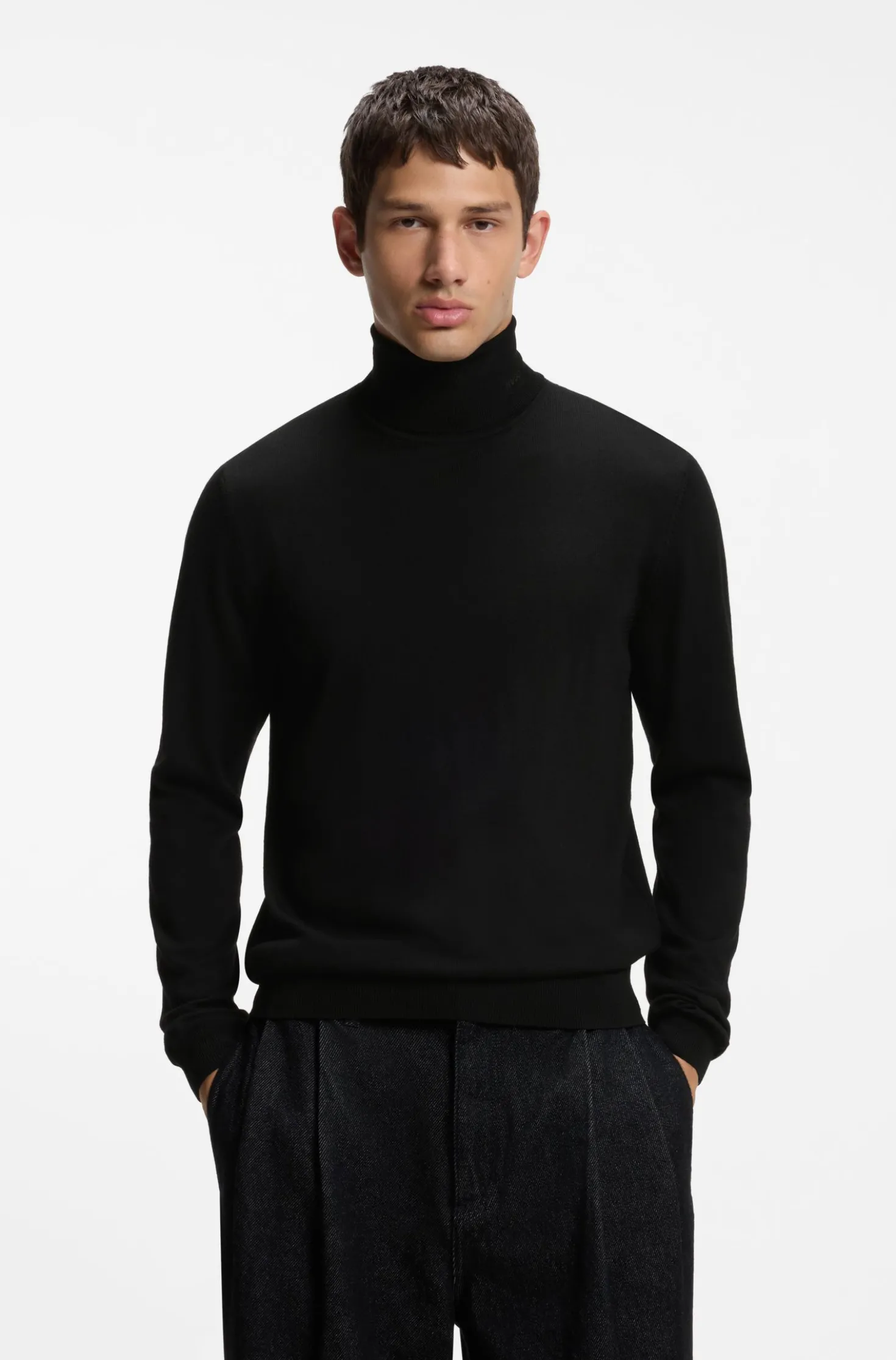 Rollkragenpullover aus Merinowolle mit Logo-Stickerei