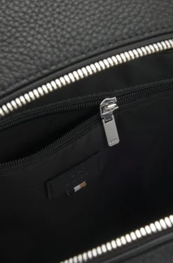 Rucksack aus genarbtem italienischem Leder mit geprägtem Logo