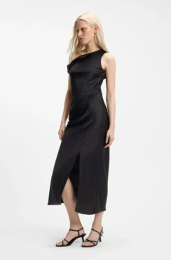 Schulterfreies Kleid aus Satin