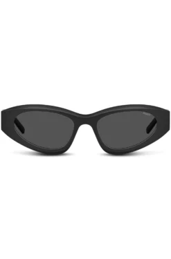 Schwarze HUGO x Bella Poarch Sonnenbrille mit speziellem Branding