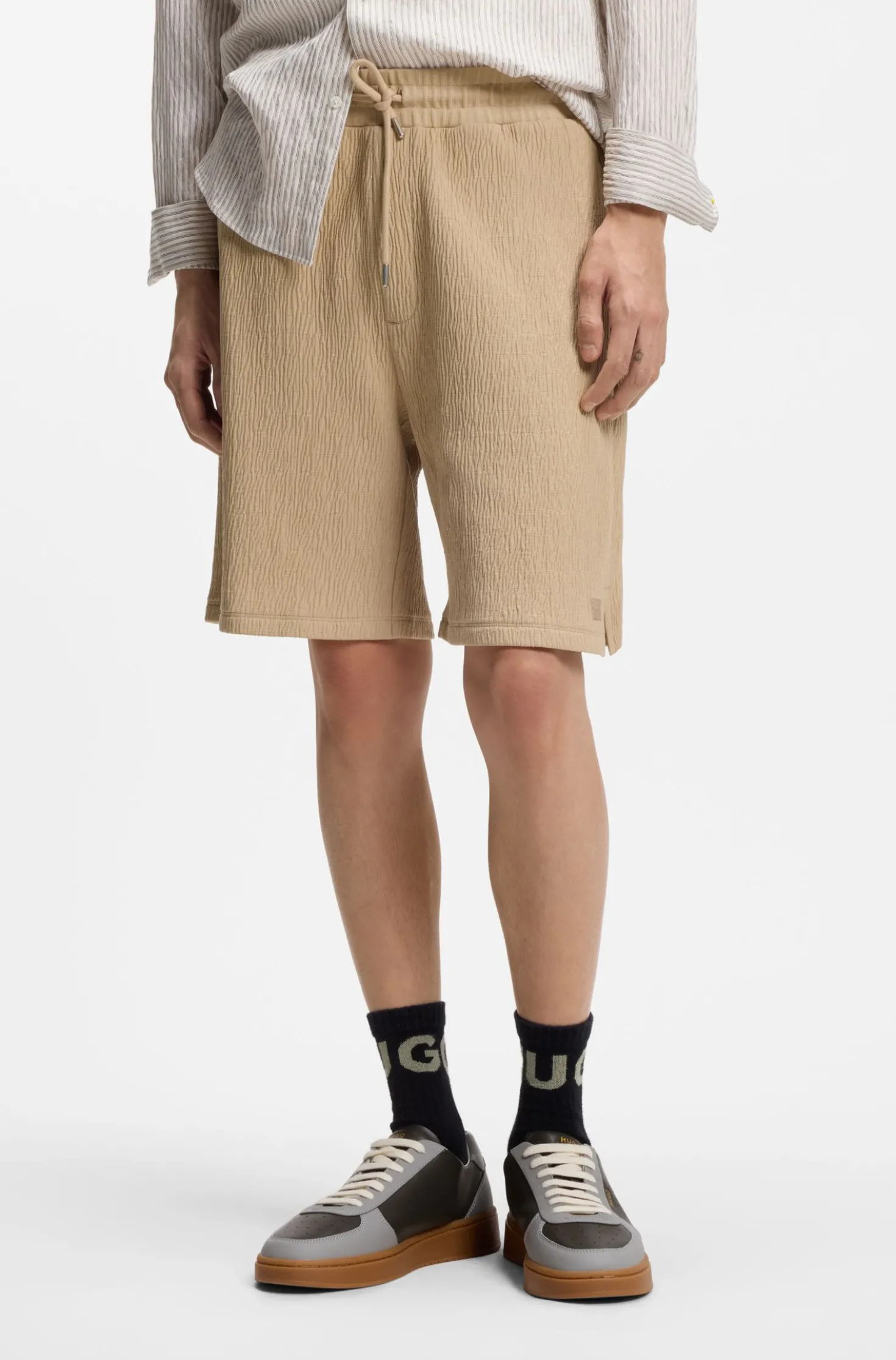 Shorts aus Stretch-Baumwolle mit Knittereffekt