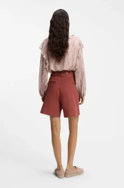 Shorts aus Stretch-Baumwolle mit Ösen-Gürtel