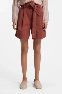 Shorts aus Stretch-Baumwolle mit Ösen-Gürtel